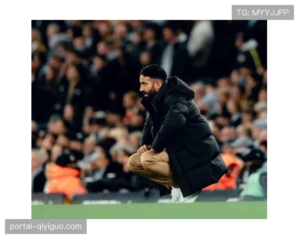 曼联球员在困境中积极接受采访展现团队韧性与责任感 曼联球员在困境中积极接受采访展现团队韧性与责任感