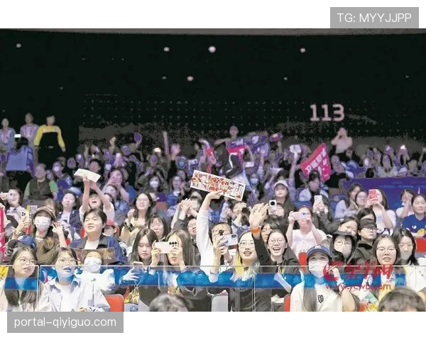 全场门票售罄观众热情高涨,热烈氛围助力运动员发挥更高水平 全场门票售罄观众热情高涨,热烈氛围助力运动员发挥更高水平